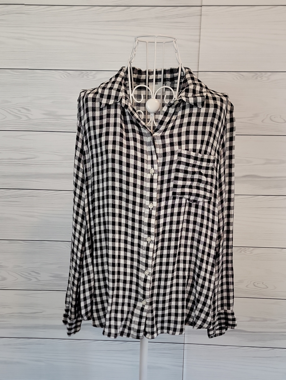 Abound Black & White Gingham Plaid Button-Up Shirt - Women Size M